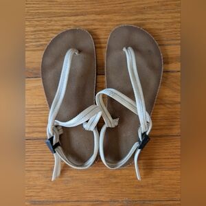 Earth Runners Chronos Sandals With Cloud Lifestyle Laces